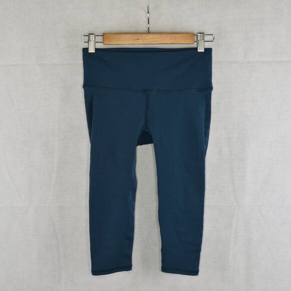 lululemon Reveal Crops *Stripes Size 6 in Submarine - Picture 3 of 4